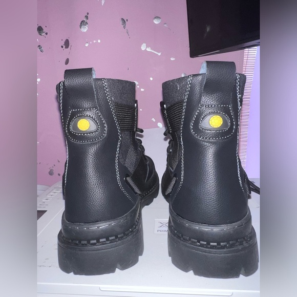 Men’s waterproof lace up boot size 9 - Picture 2 of 8